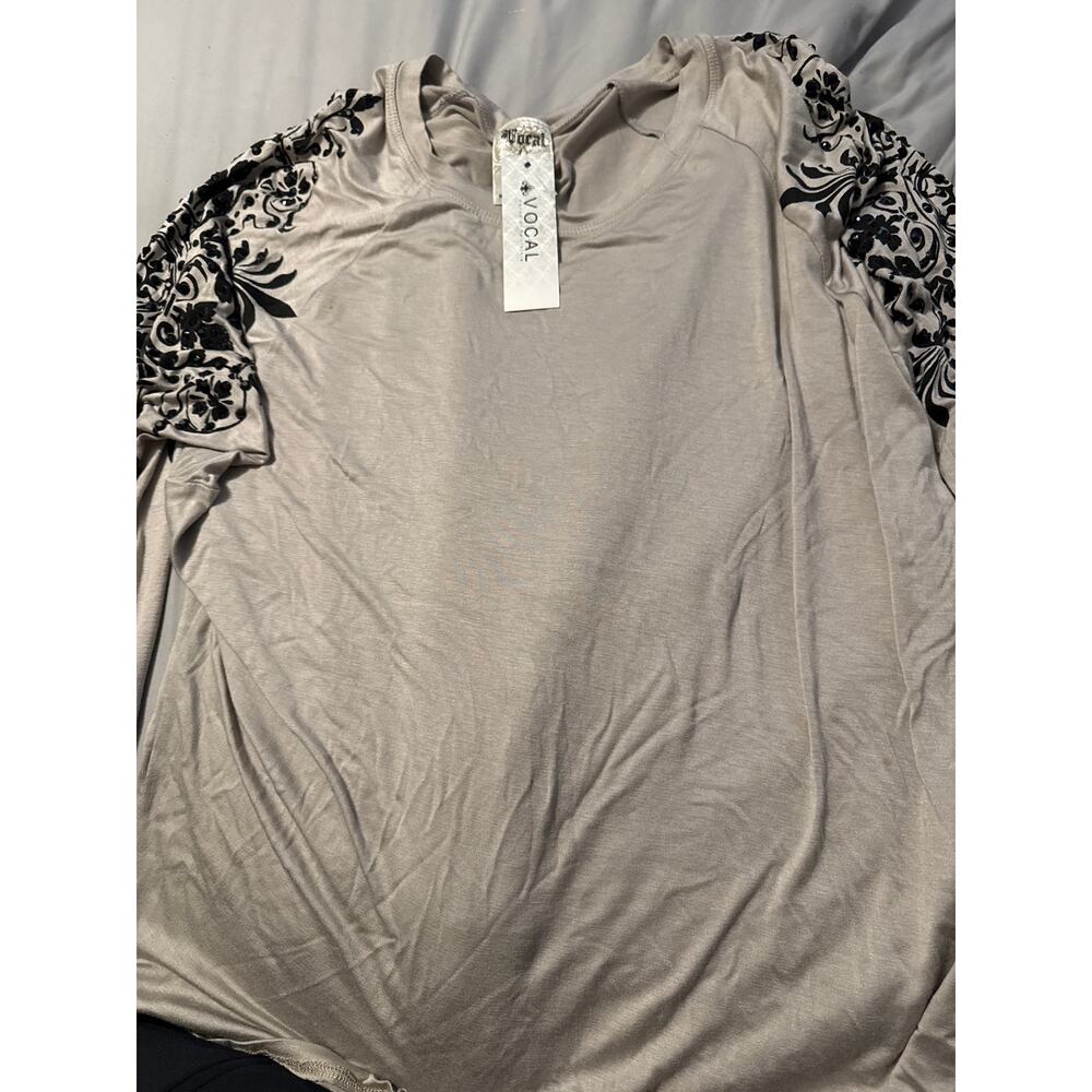 NWT Vocal Womens Sz Small Long Sleeve Crew Neck Rhinestones Bling Shirt Tan